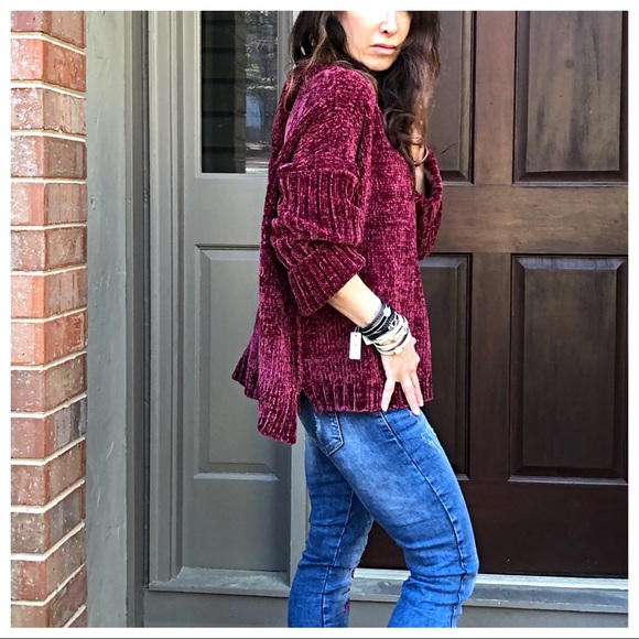 ✨LAST ONE ✨PARIS Burgundy chenille hooded sweater - Picture 6 of 8